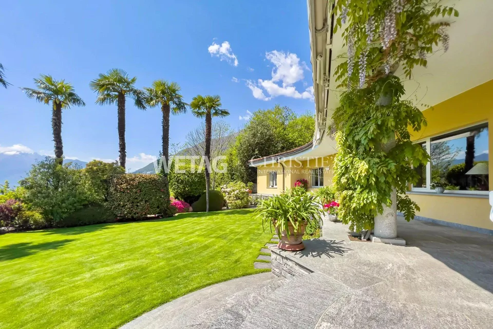 Villa mediterranea con vista spettacolare sul Lago Maggiore, ideale anche come residenza di vacanza, in vendita a Minusio
