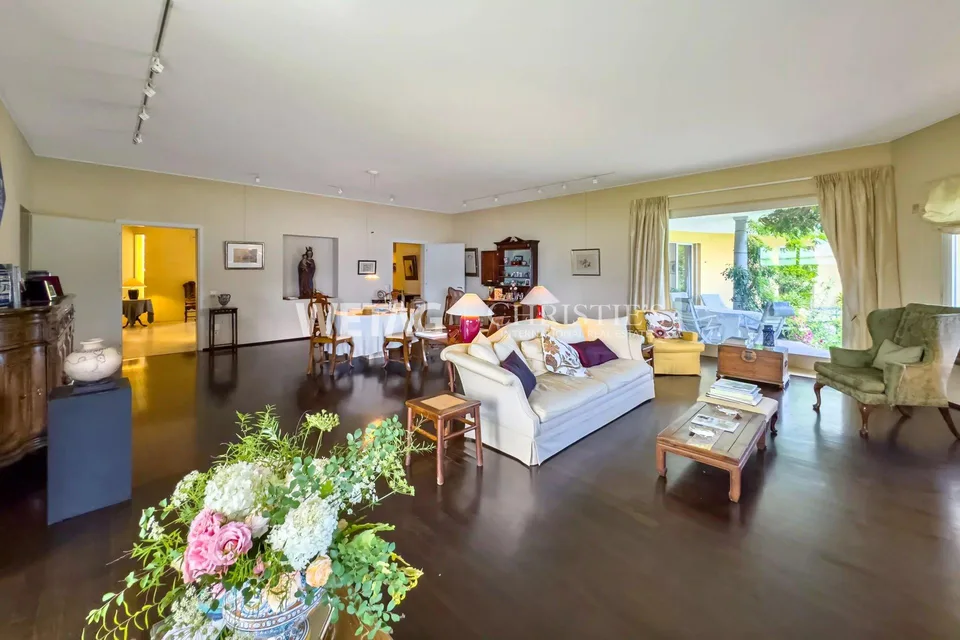 Villa mediterranea con vista spettacolare sul Lago Maggiore, ideale anche come residenza di vacanza, in vendita a Minusio