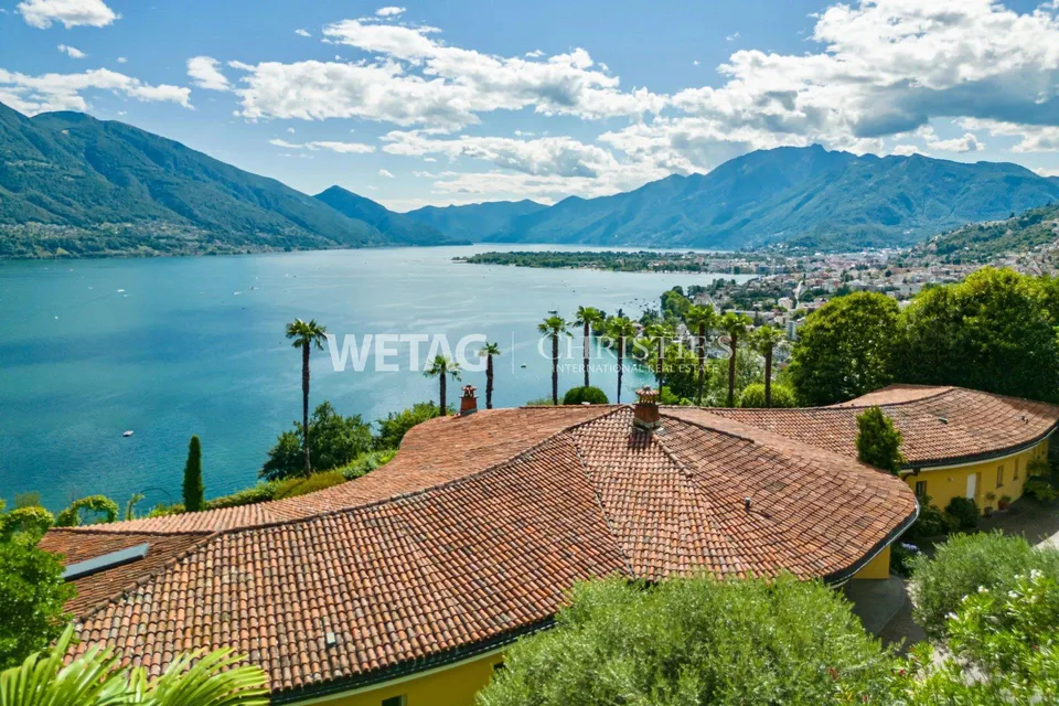 Villa mediterranea con vista spettacolare sul Lago Maggiore, ideale anche come residenza di vacanza, in vendita a Minusio