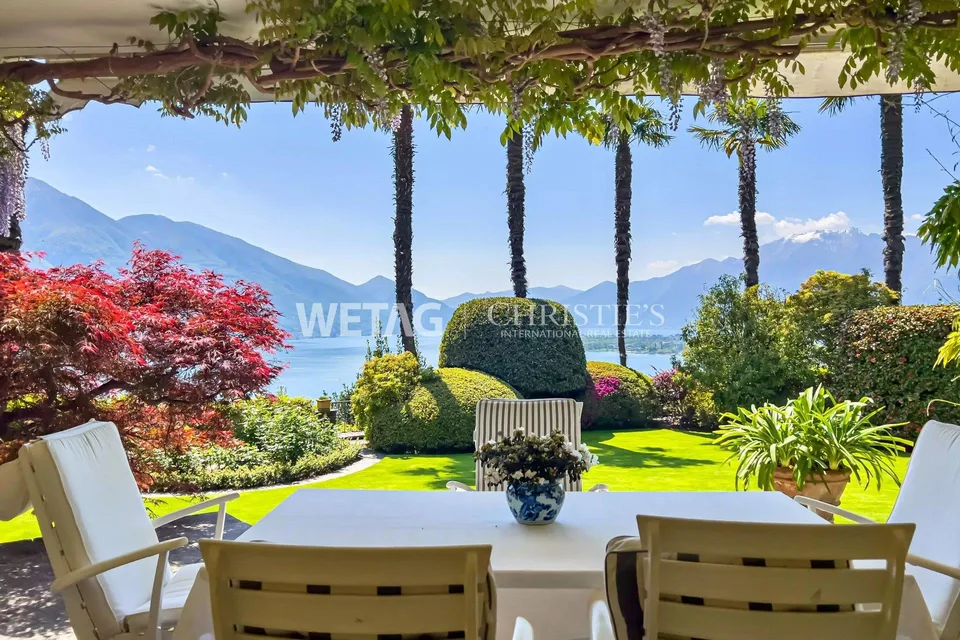 Villa mediterranea con vista spettacolare sul Lago Maggiore, ideale anche come residenza di vacanza, in vendita a Minusio