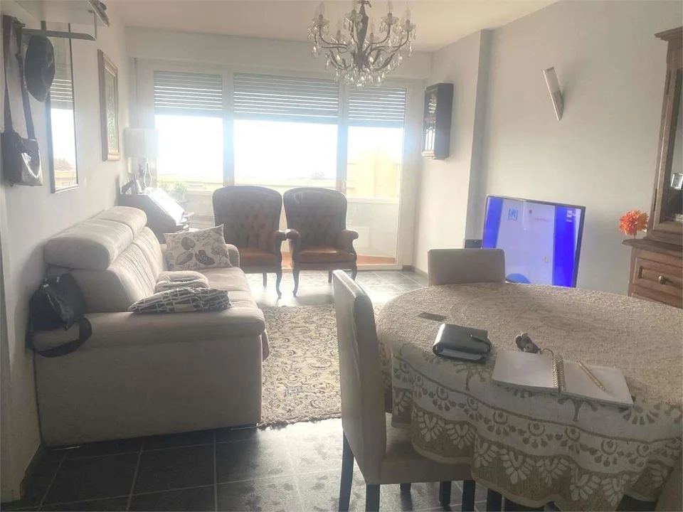 Appartement confortable de 3,5 pièces avec vue partielle sur le lac