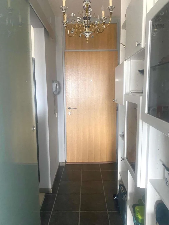 Appartement confortable de 3,5 pièces avec vue partielle sur le lac