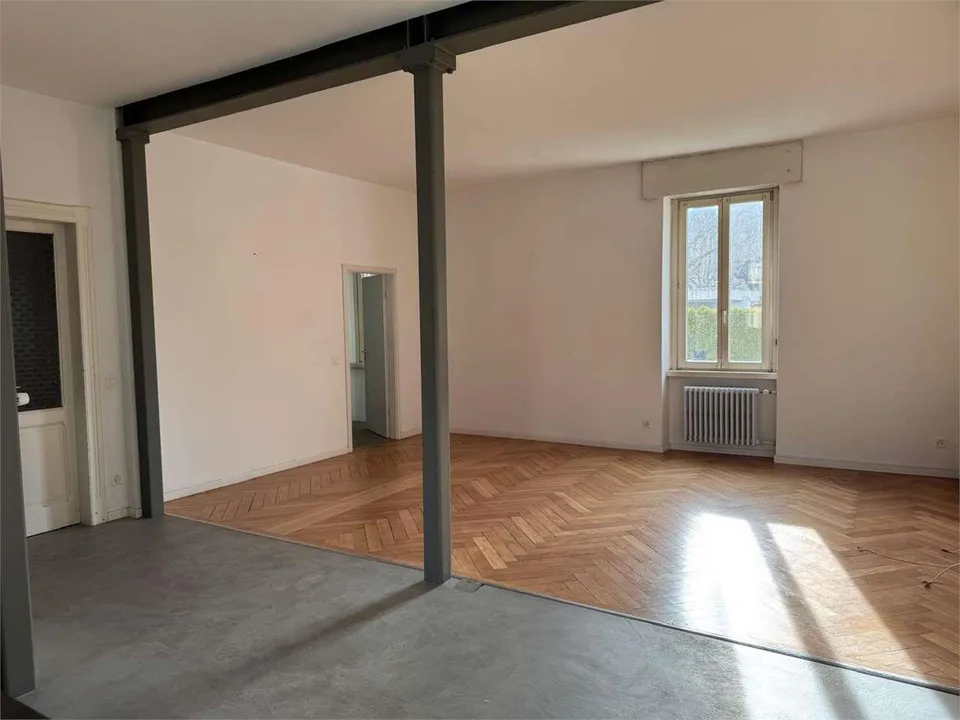 Prestigious Villa with garden in Chiasso close to the city center