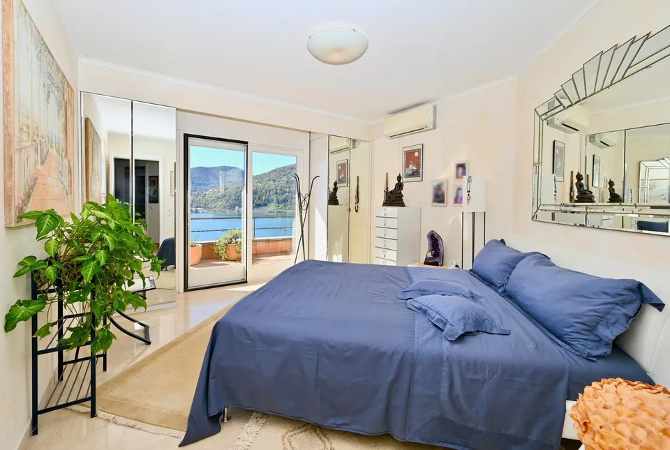 Elegante Attico con Vista Mozzafiato a 180° sul Lago - Casa di Vacanze – photo 15 of 24