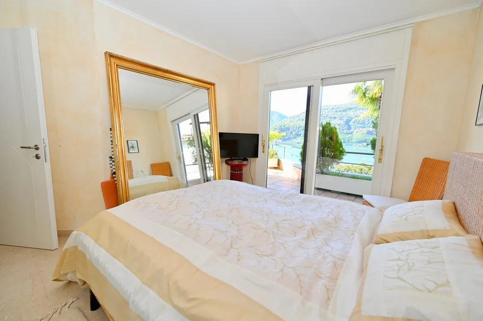 Elegante Attico con Vista Mozzafiato a 180° sul Lago - Casa di Vacanze – photo 16 of 24