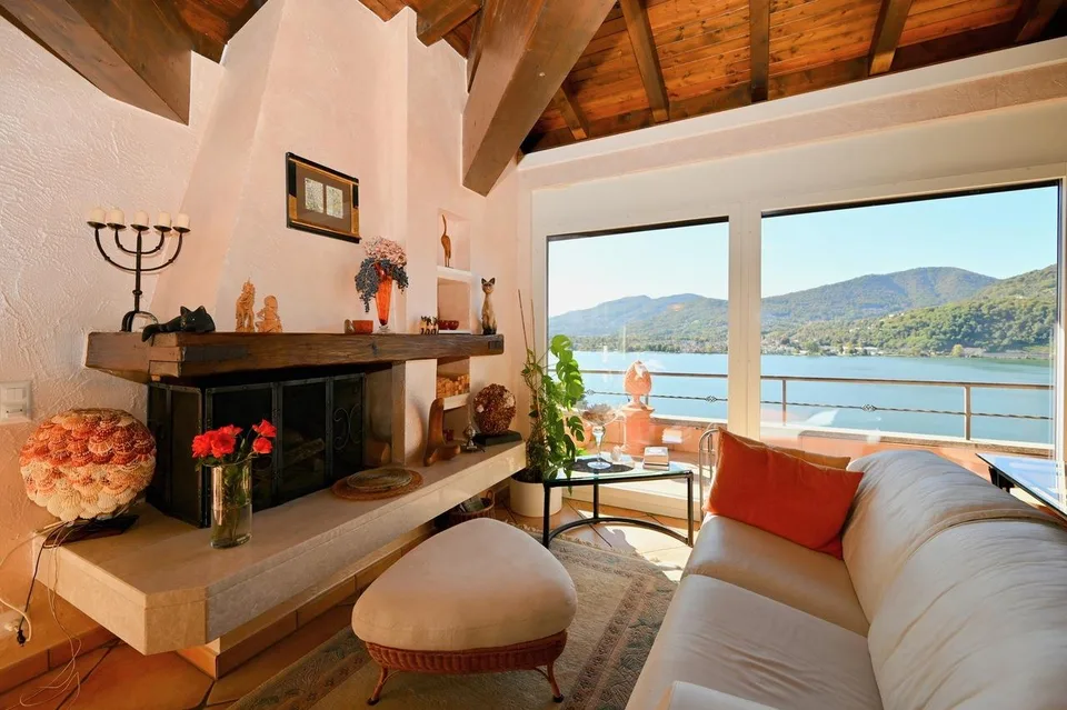 Elegante Attico con Vista Mozzafiato a 180° sul Lago - Casa di Vacanze – photo 12 of 24