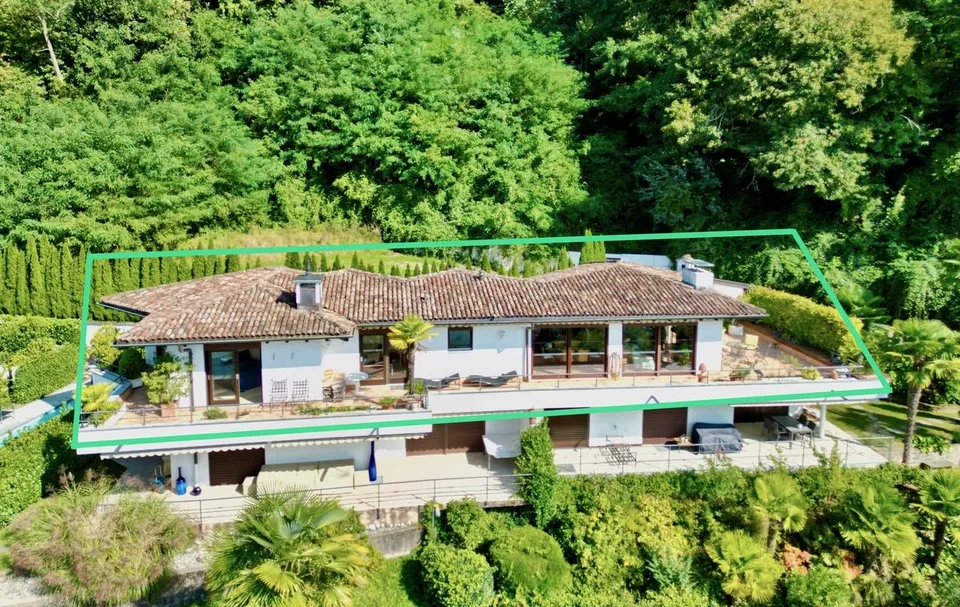 Elegante Attico con Vista Mozzafiato a 180 sul Lago - Casa di Vacanze