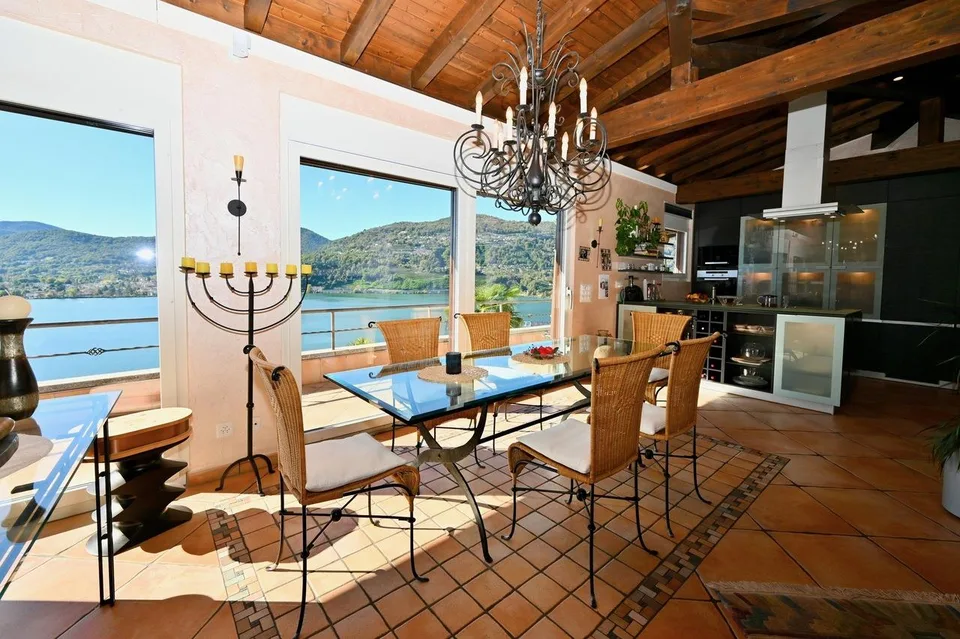 Elegante Attico con Vista Mozzafiato a 180° sul Lago - Casa di Vacanze – photo 11 of 24