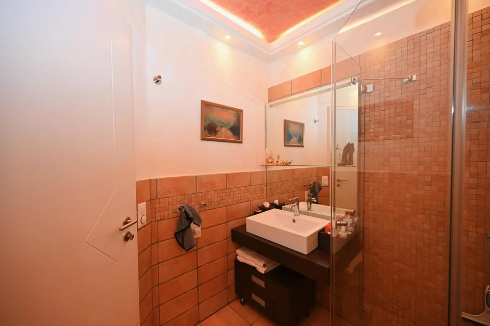 Elegante Attico con Vista Mozzafiato a 180° sul Lago - Casa di Vacanze – photo 19 of 24