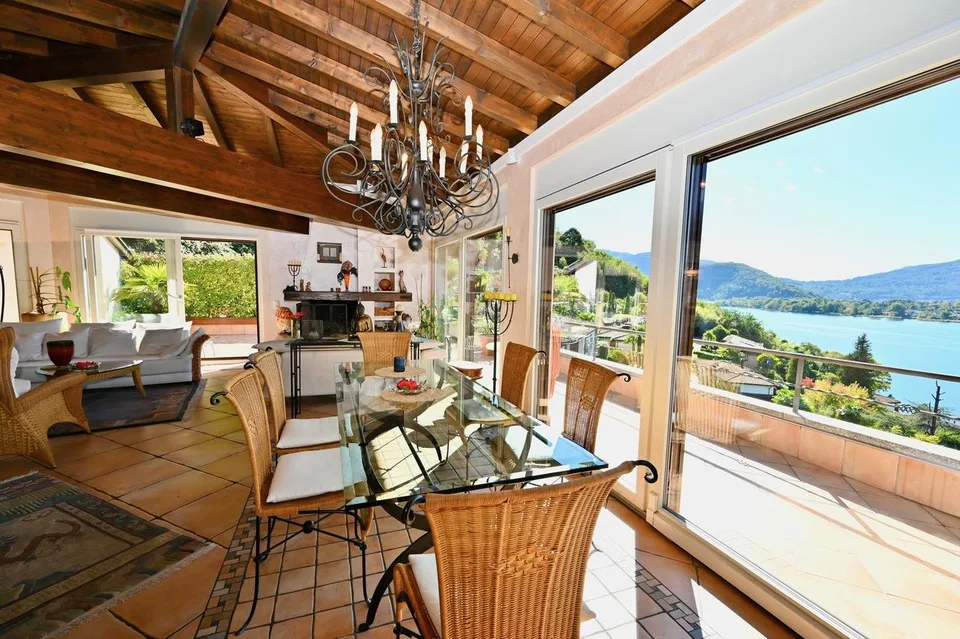 Elegante Attico con Vista Mozzafiato a 180° sul Lago - Casa di Vacanze – photo 9 of 24