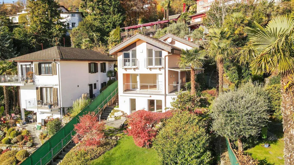 Grosszügiges Haus an sonniger Lage mit atemberaubender, unverbauter...