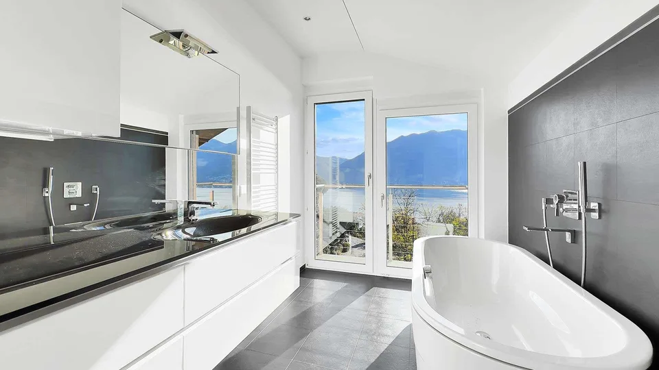 Maison spacieuse dans un emplacement ensoleillé avec une vue imprenable et dégagée sur le lac – photo 6 sur 12