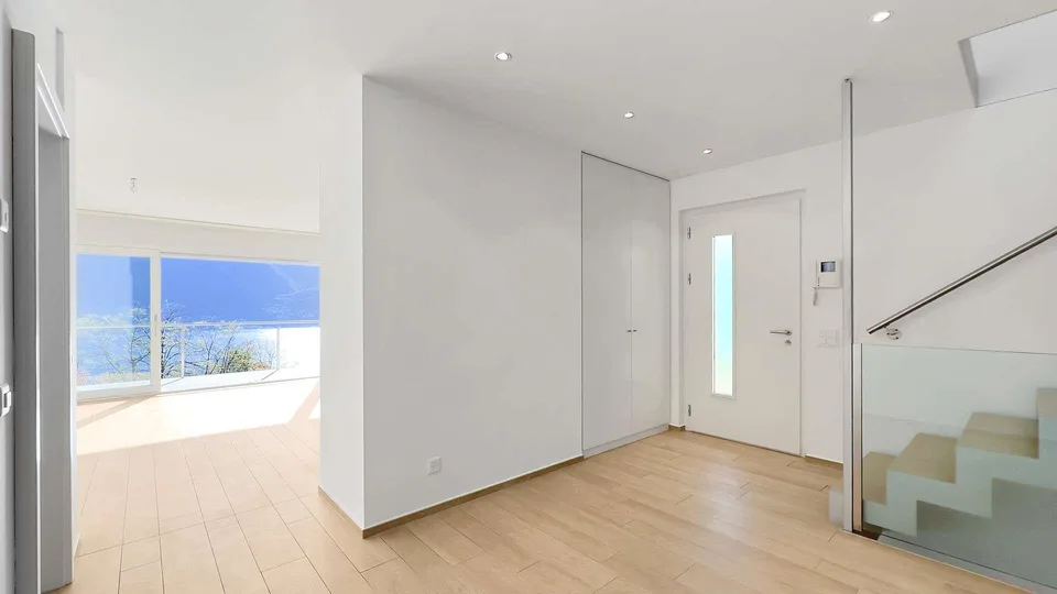 Maison spacieuse dans un emplacement ensoleillé avec une vue imprenable et dégagée sur le lac – photo 8 sur 12