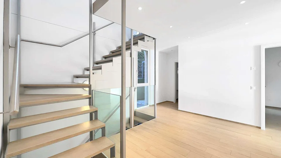 Maison spacieuse dans un emplacement ensoleillé avec une vue imprenable et dégagée sur le lac – photo 9 sur 12