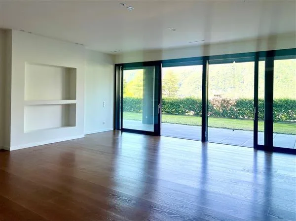 Bissone: 5.5-Zimmer-Wohnung