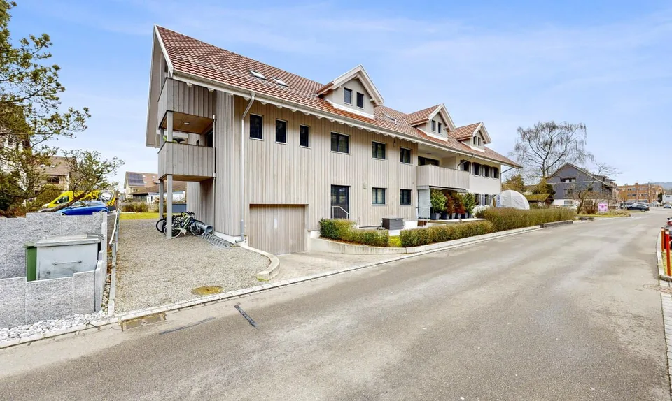 Neuwertige Dachgeschosswohnung mit hochwertigem Ausbaustandard