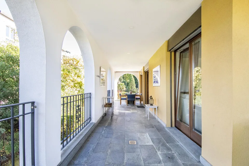 Helle und bequeme Wohnung in ruhiger Lage mit Pool