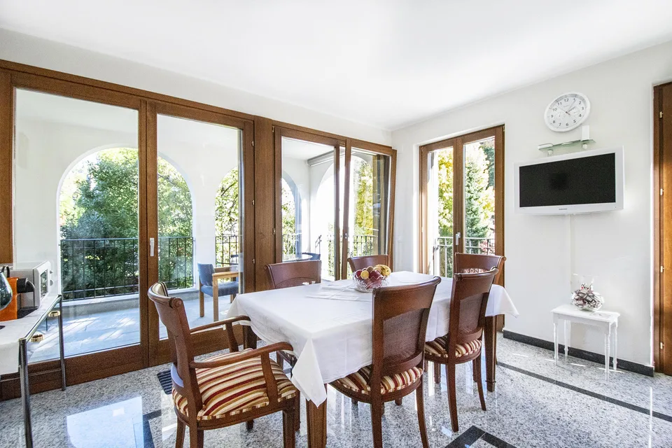 Helle und bequeme Wohnung in ruhiger Lage mit Pool