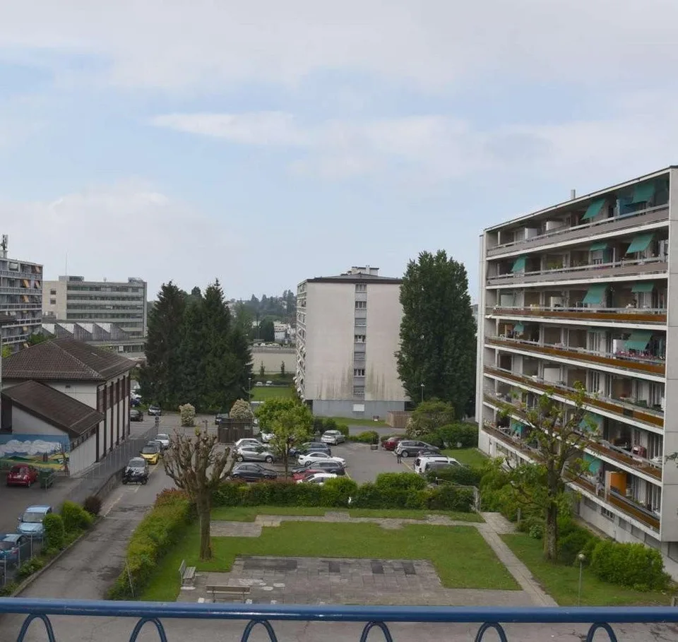 In der Nähe von Renens-Bahnhof, U-Bahn und EPFL, charmante 3.5-Zimmer-Wohnung im 4. Stock