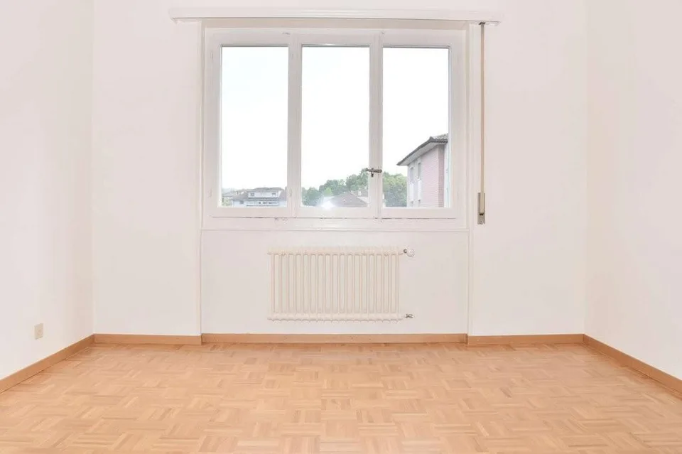 In der Nähe von Renens-Bahnhof, U-Bahn und EPFL, charmante 3.5-Zimmer-Wohnung im 4. Stock