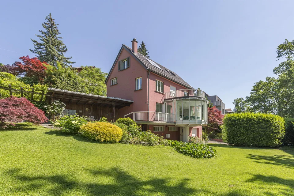 Exklusives Wohn-Bijou mit grosszügigem Garten