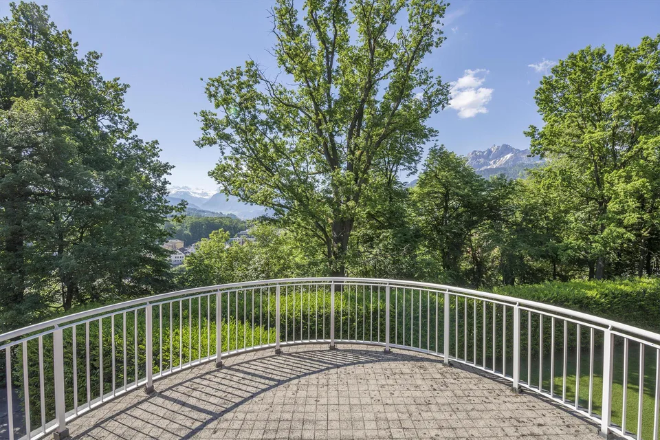 Gioiello residenziale esclusivo con giardino spazioso