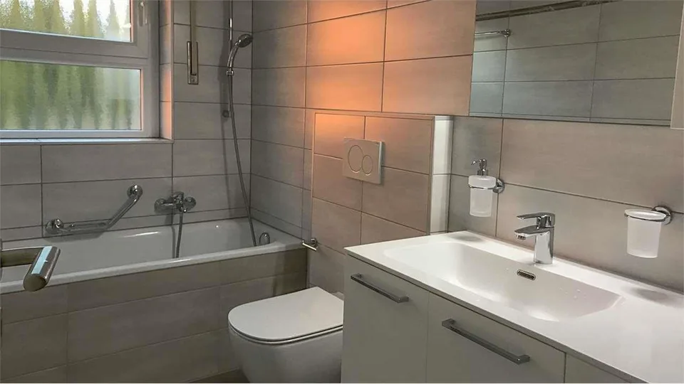 Lugano Ruvigliana: elegantes 3,5-Zimmer-Wohnung mit teilweisem Seeblick