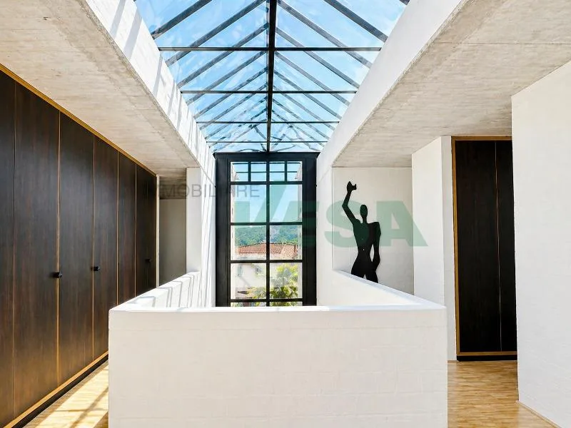 Iconica villa "Casa Rotonda" firmata Mario Botta con bel giardino