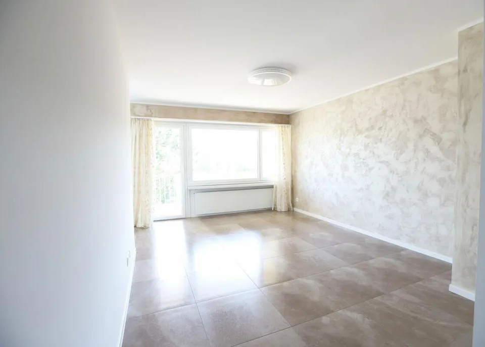 Geräumige und elegant gestaltete Wohnung in ruhiger und dennoch zen...