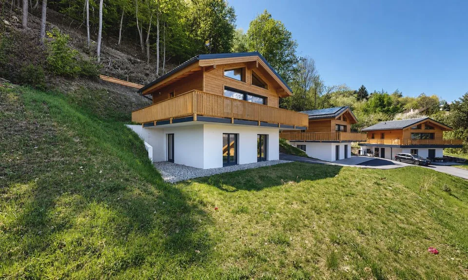 Exklusiv: Einzelchalet von 2024 in den Höhen von Saxon