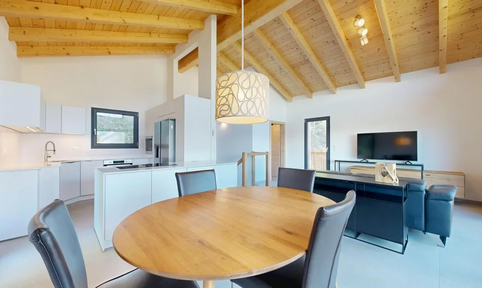 Exklusiv: Einzelchalet von 2024 in den Höhen von Saxon