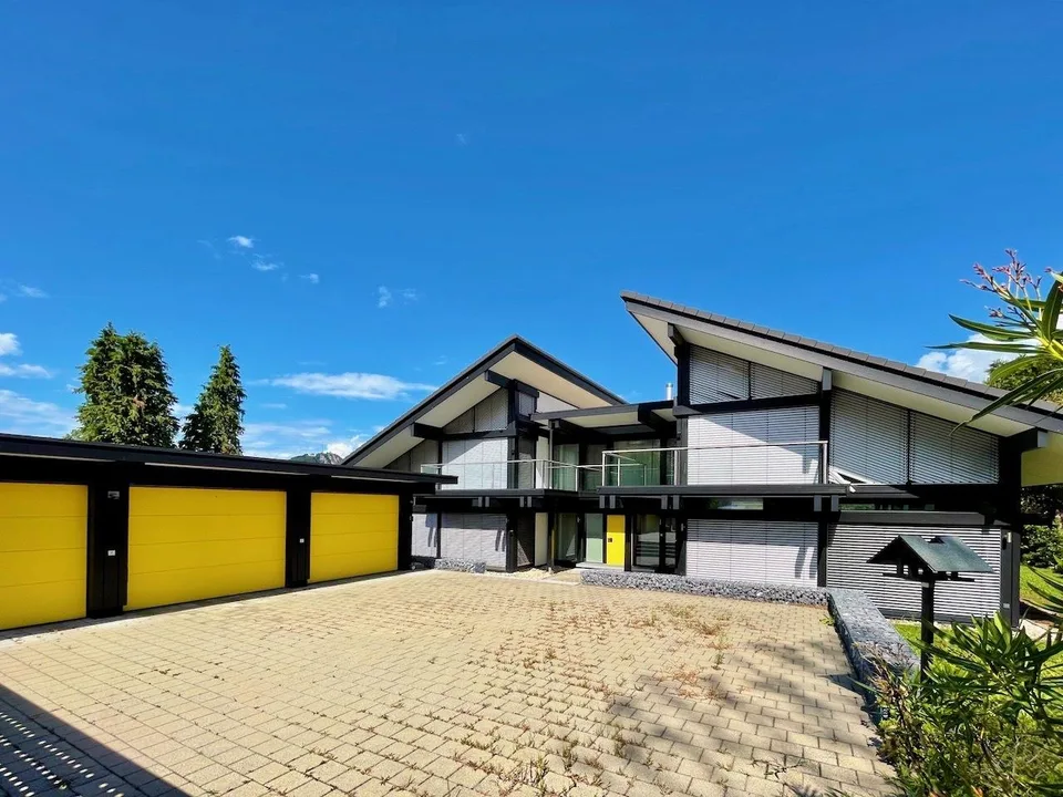 Moderna Villa HUF HAUS con con Vista Panoramica sul Lago di Lugano
