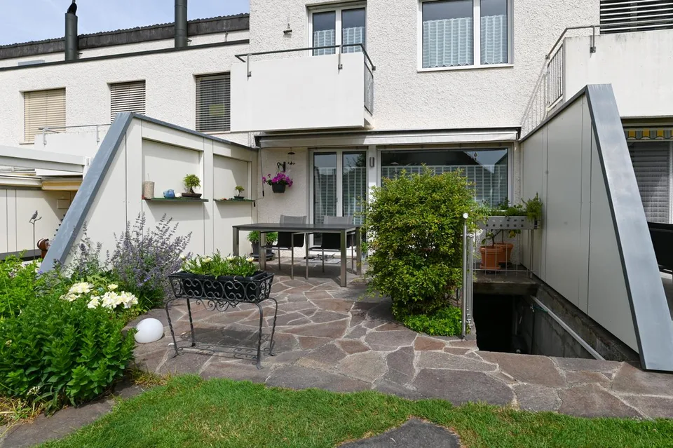 Well-maintained single-family house with beautiful garden in a preferred location