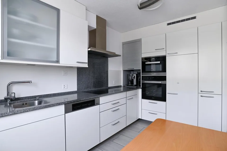 Well-maintained single-family house with beautiful garden in a preferred location