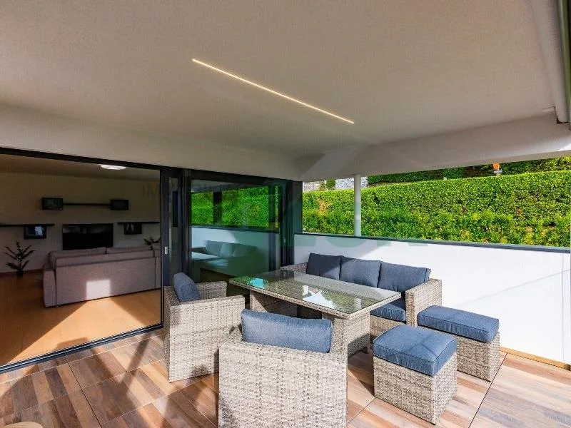 Splendido attico 7,5 locali con grande terrazza e parziale vista lago