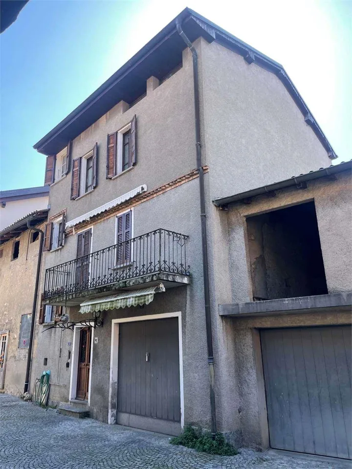 Morbio Inferiore - Casa di nucleo con grande potenziale, garage e post