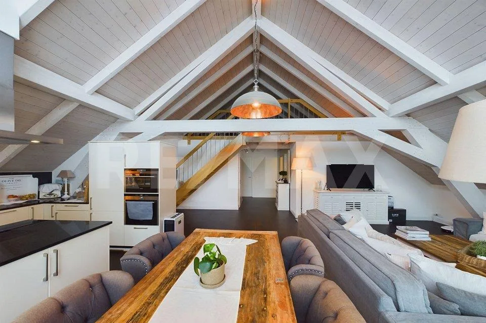 Rarität - Traumwohnung mit grosser Dachterrasse