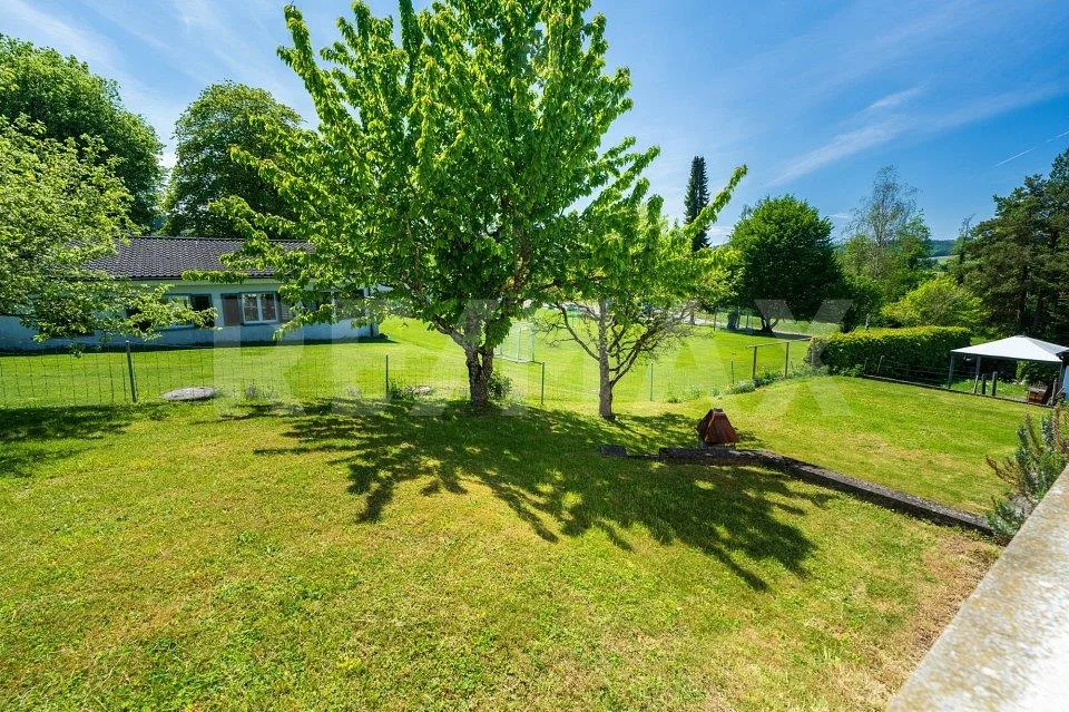 Casa unifamiliare attraente con dependance e terreno di 746m²