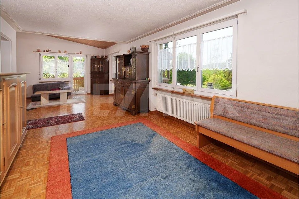 Casa unifamiliare attraente con dependance e terreno di 746m²