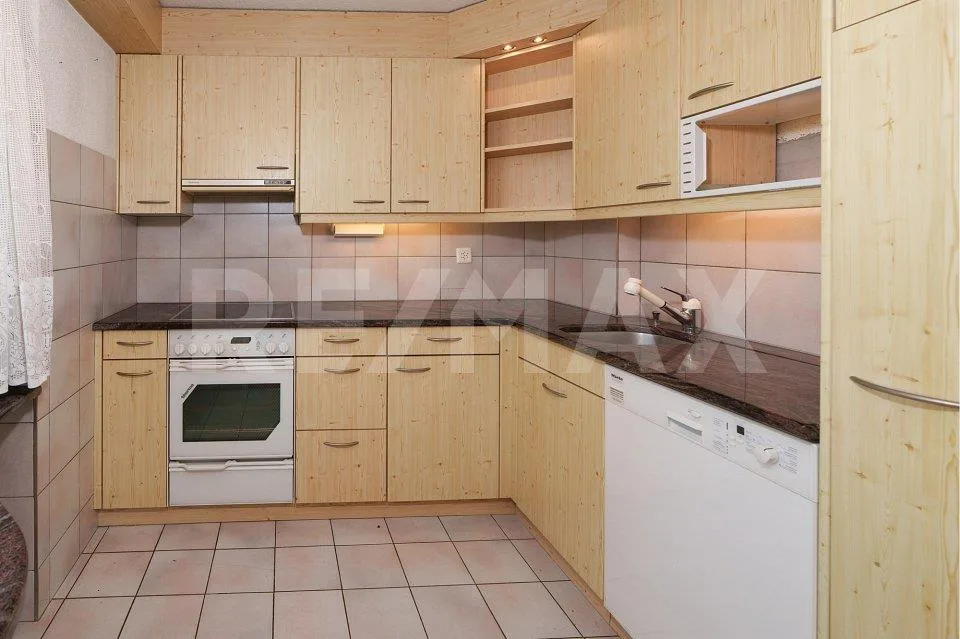 Casa unifamiliare attraente con dependance e terreno di 746m²