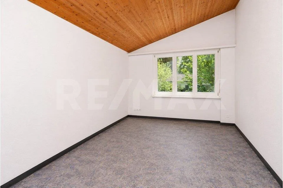Casa unifamiliare attraente con dependance e terreno di 746m² – foto 8 di 9