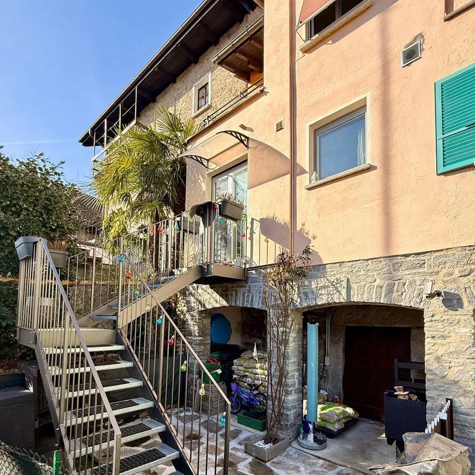 Casa a schiera ristrutturata di 3.5 locali con camino, balcone e pa... – Foto 10 von 11
