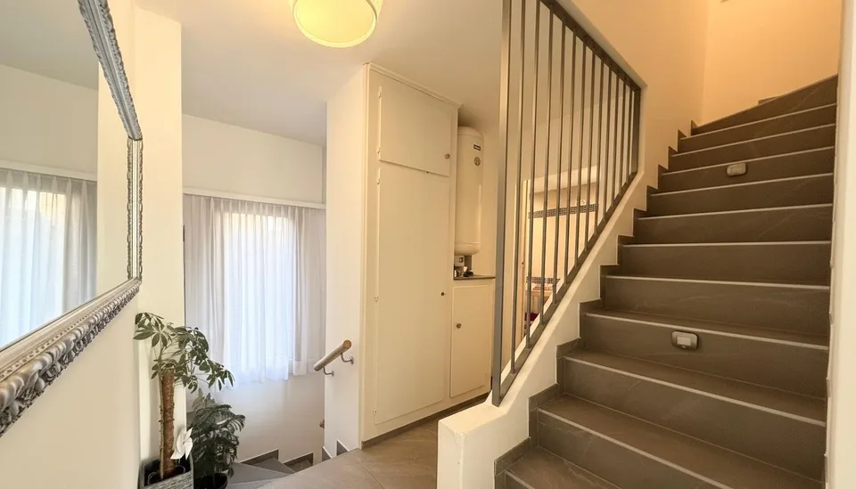 Casa a schiera ristrutturata di 3.5 locali con camino, balcone e pa...