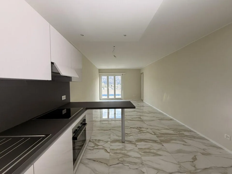 3,5 pièces avec balcon · Clés en main maintenant! Vue sur le lac