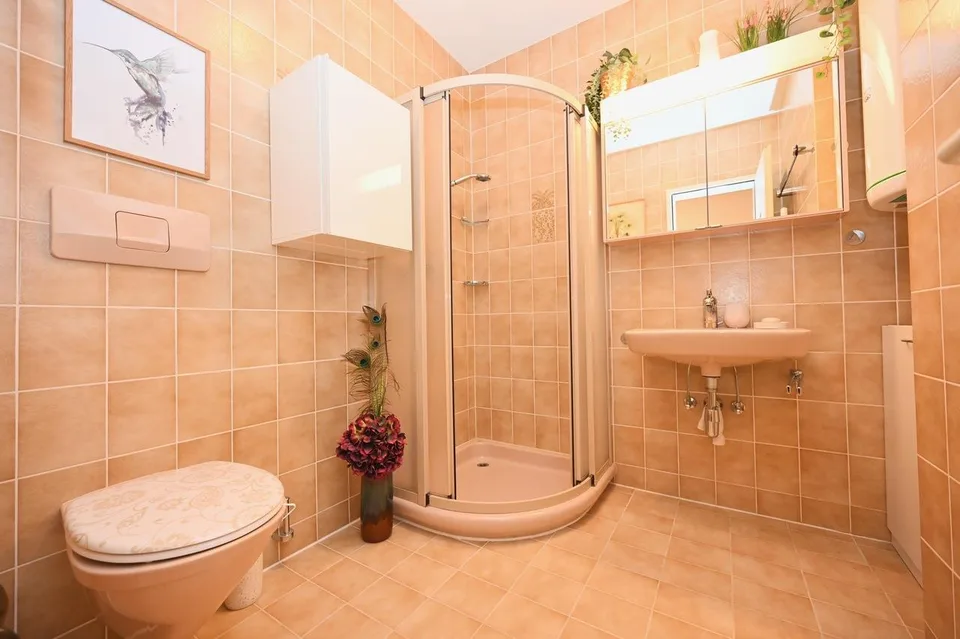 Mediterrane Ferienwohnung mit Seeblick und Aussenpool – Foto 12 von 33