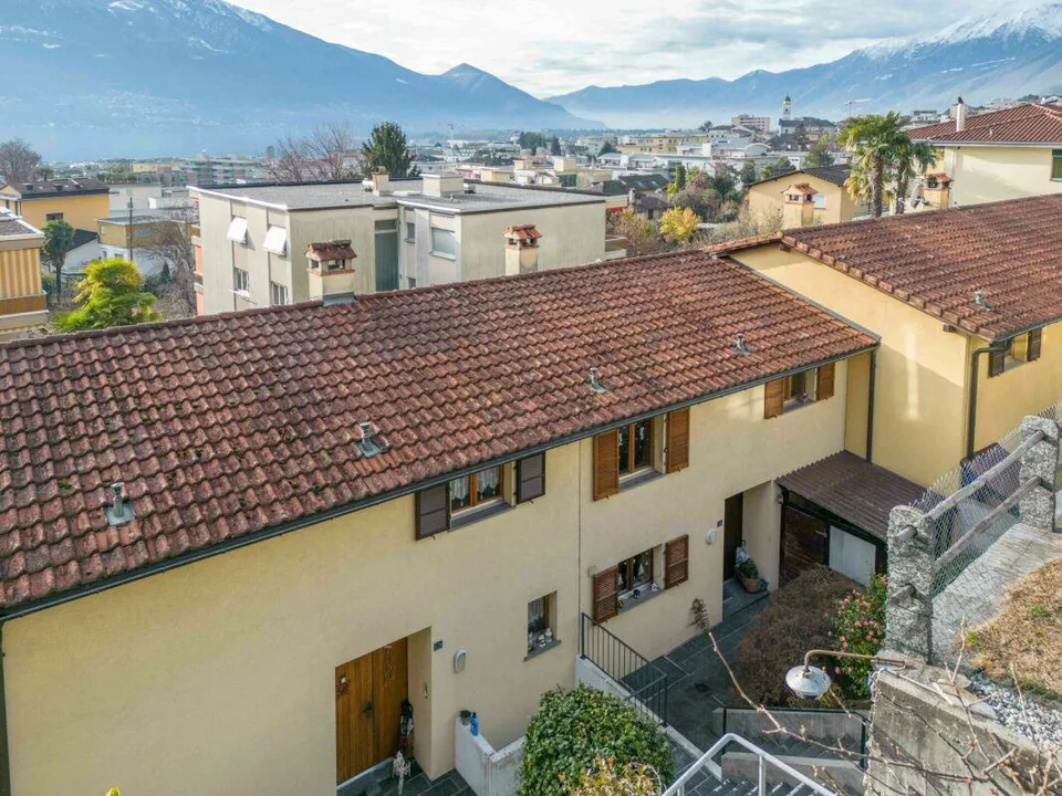 MINUSIO - ZU VERKAUFEN 4.5 ZIMMER-REIHENHAUS MIT PRIVATEM GARTEN