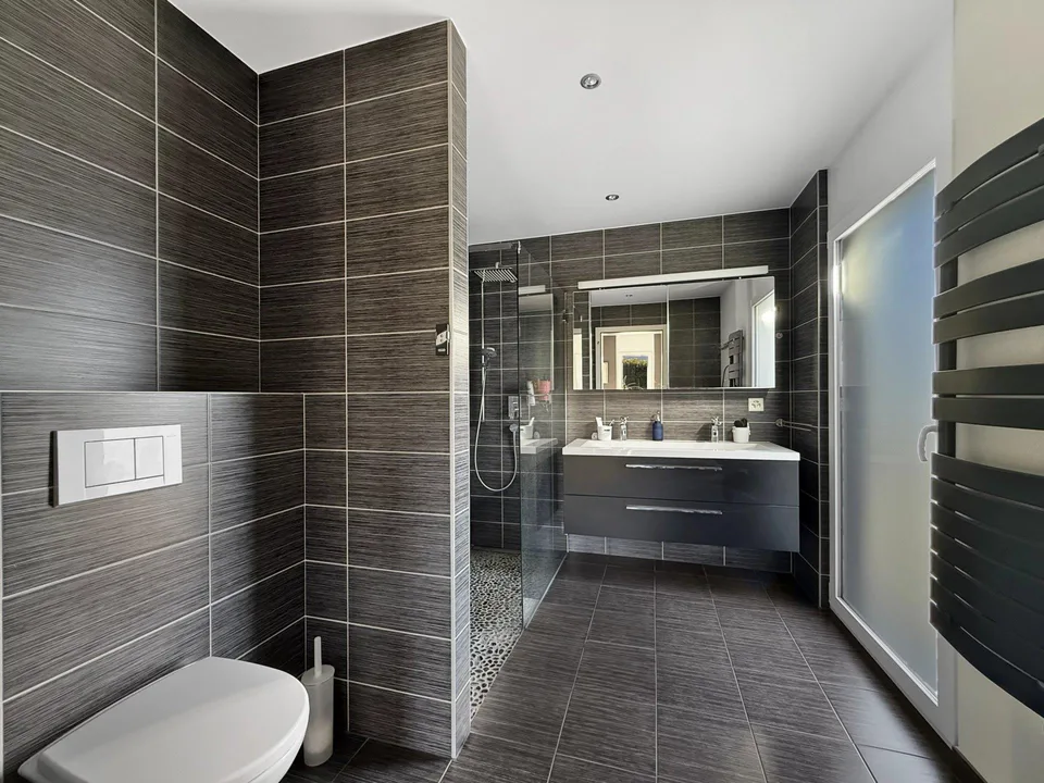 Villa contemporanea con piscina a Fully! – foto 13 di 13