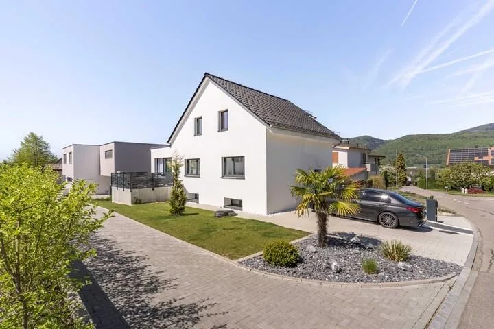 KERNSANIERTES 6.5 ZIMMER EINFAMILIENHAUS AN SMARTER LAGE