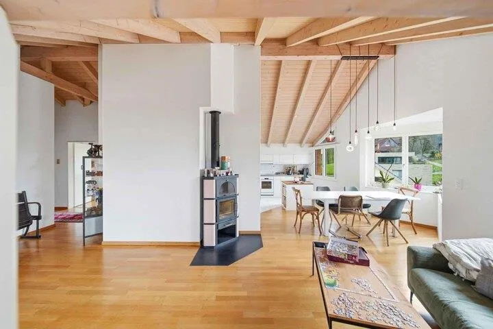 ROOFTOP BAAR - ÉLÉGANT APPARTEMENT MANSARDÉ DE 4.5 PIÈCES