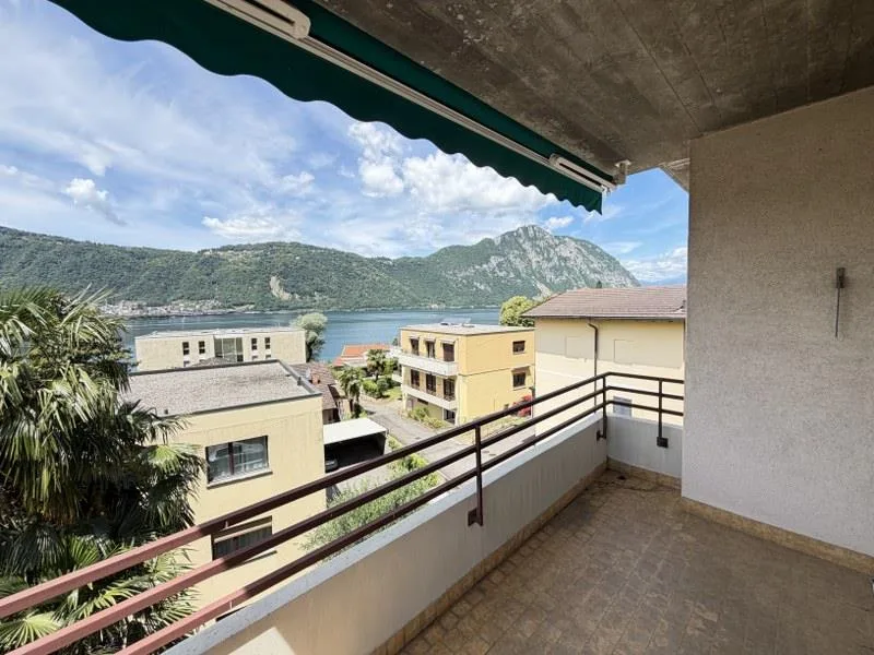 Einfamilienhaus mit 6.5 Zimmern und panoramischem Seeblick